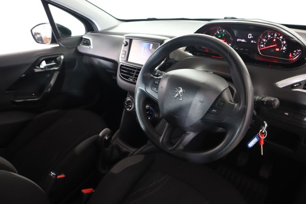 Used Peugeot 208 2013 for sale - 77200347: Photo 16