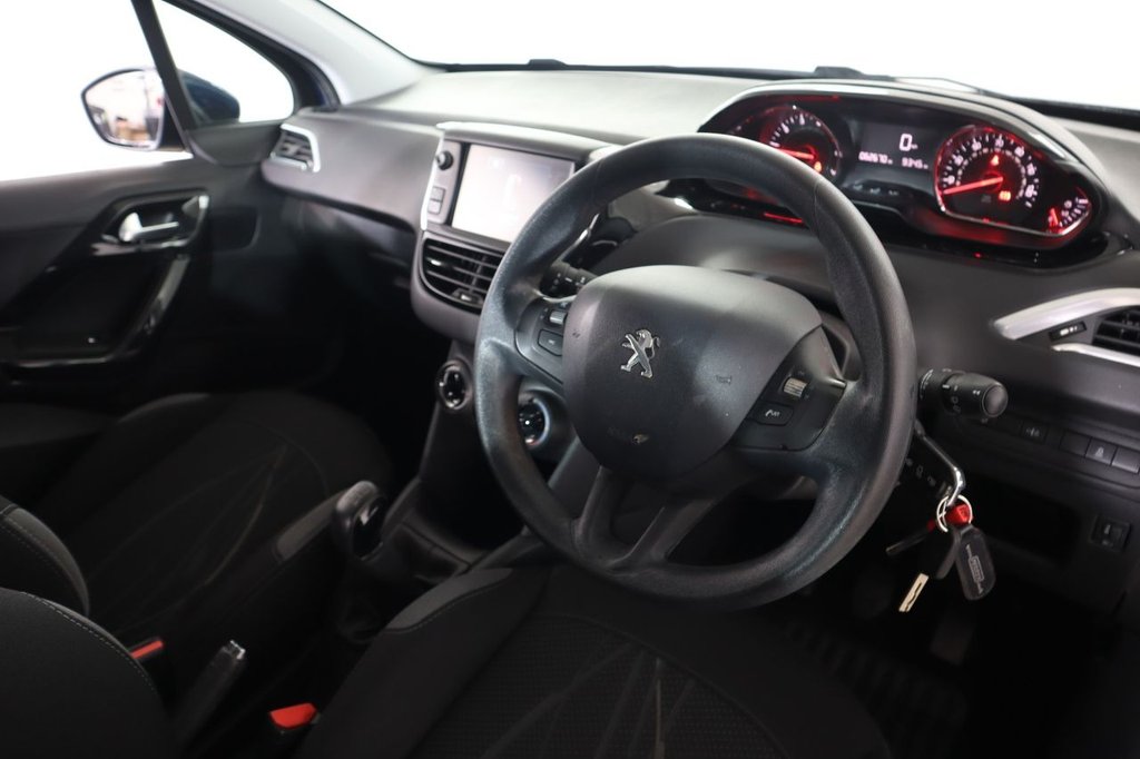 Used Peugeot 208 2015 for sale - 77153712: Photo 15
