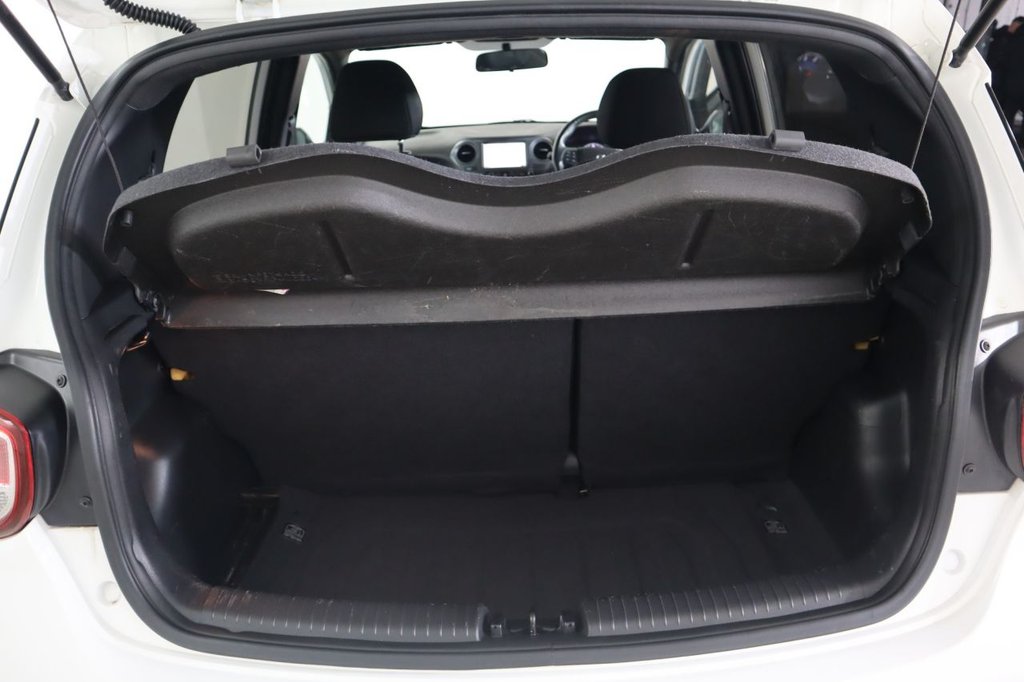 Used Hyundai i10 2018 for sale - 77668902: Photo 15