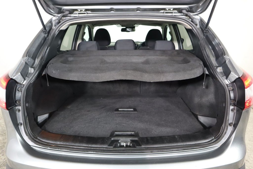 Used Nissan Qashqai 2015 for sale - 76496598: Photo 9