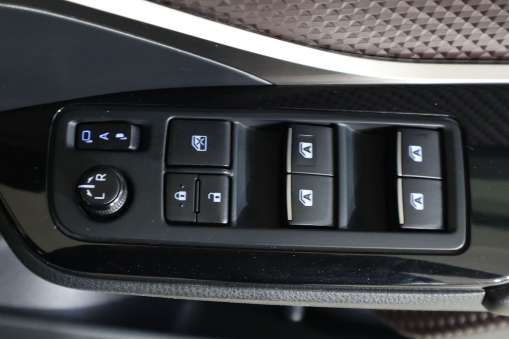 Used Toyota C-HR 2018 for sale - 76655038: Photo 33