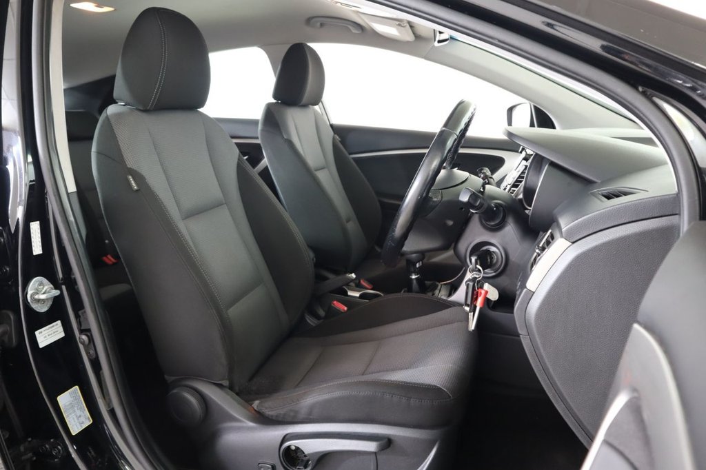 Used Hyundai i30 2015 for sale - 76356703: Photo 41