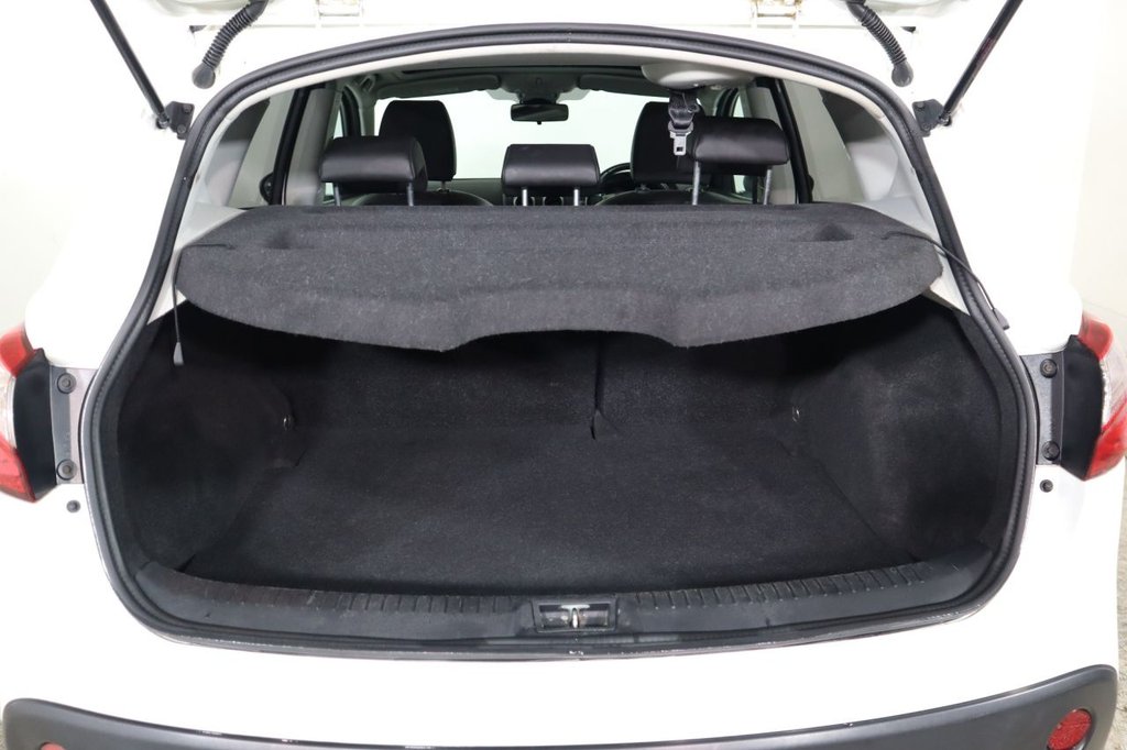 Used Nissan Qashqai 2013 for sale - 76740441: Photo 9