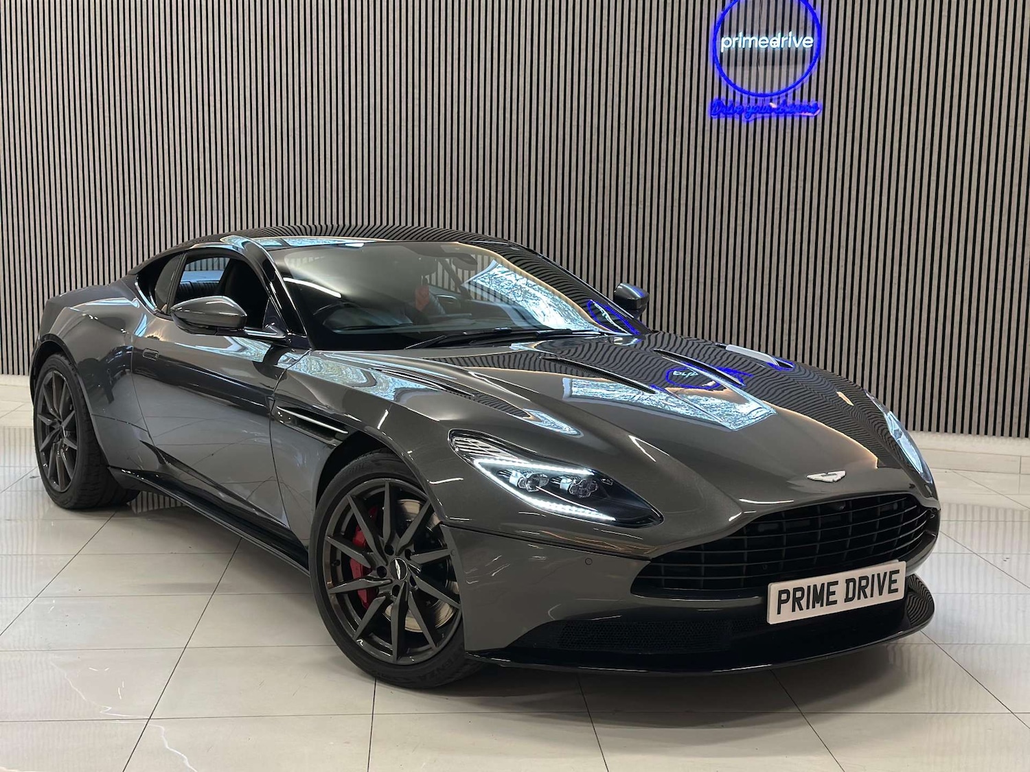 Used Aston Martin DB11 2017 for sale - 76354258: Photo 1