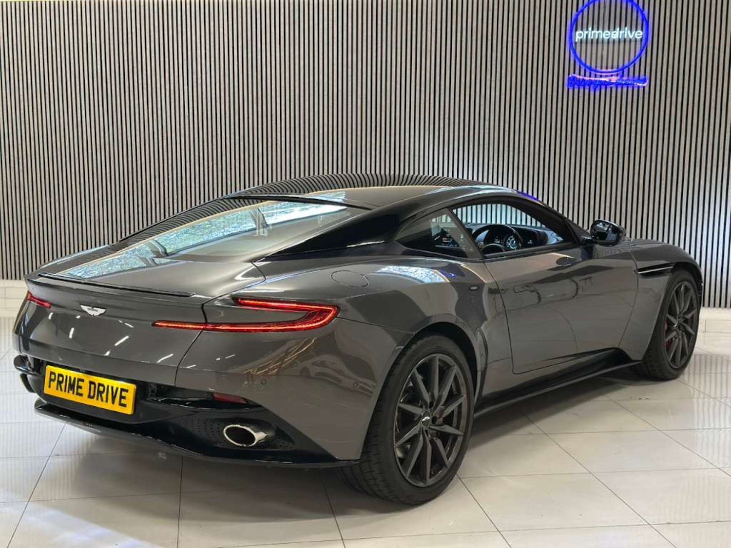 Used Aston Martin DB11 2017 for sale - 76354258: Photo 10