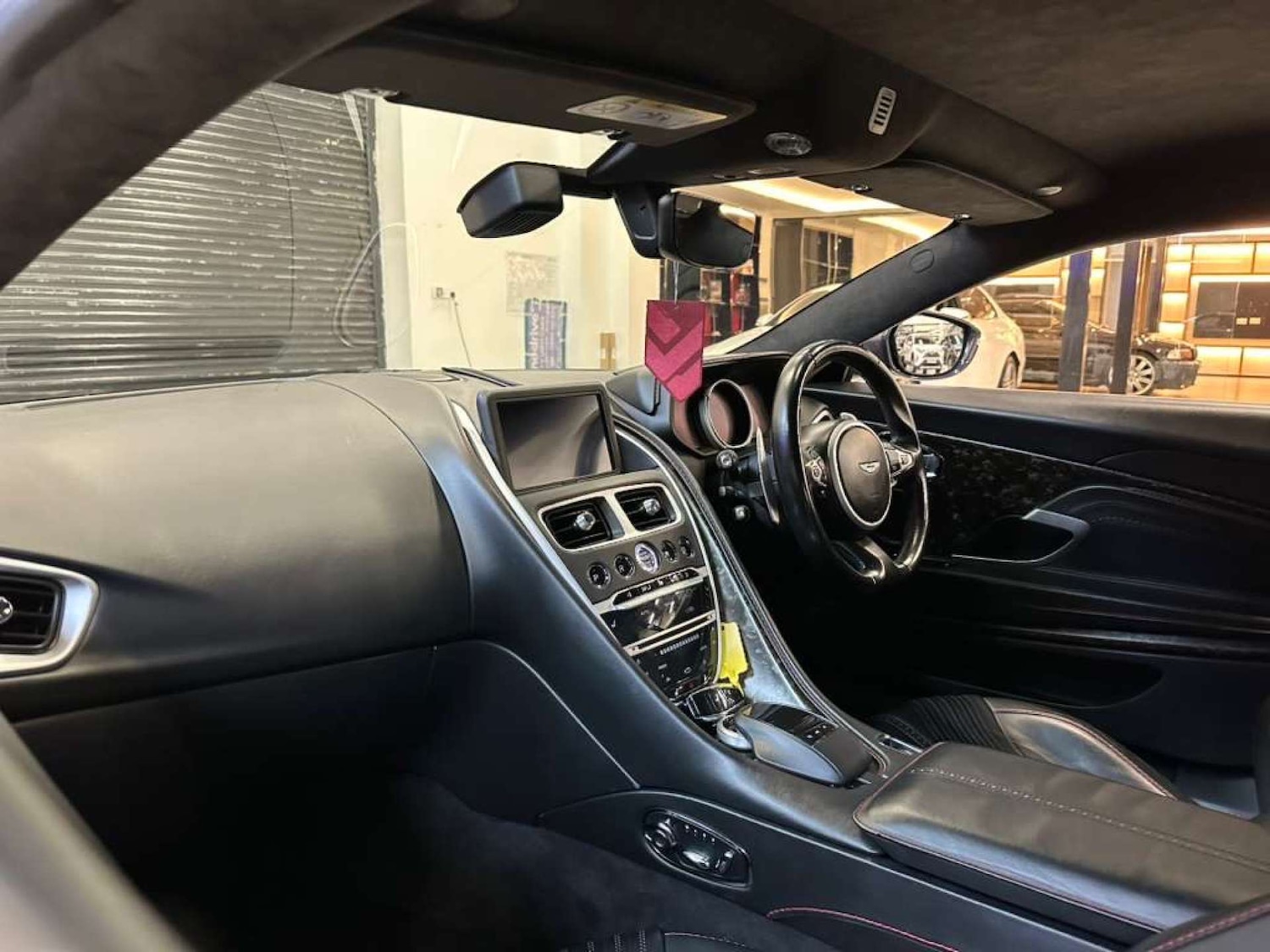 Used Aston Martin DB11 2017 for sale - 76354258: Photo 11