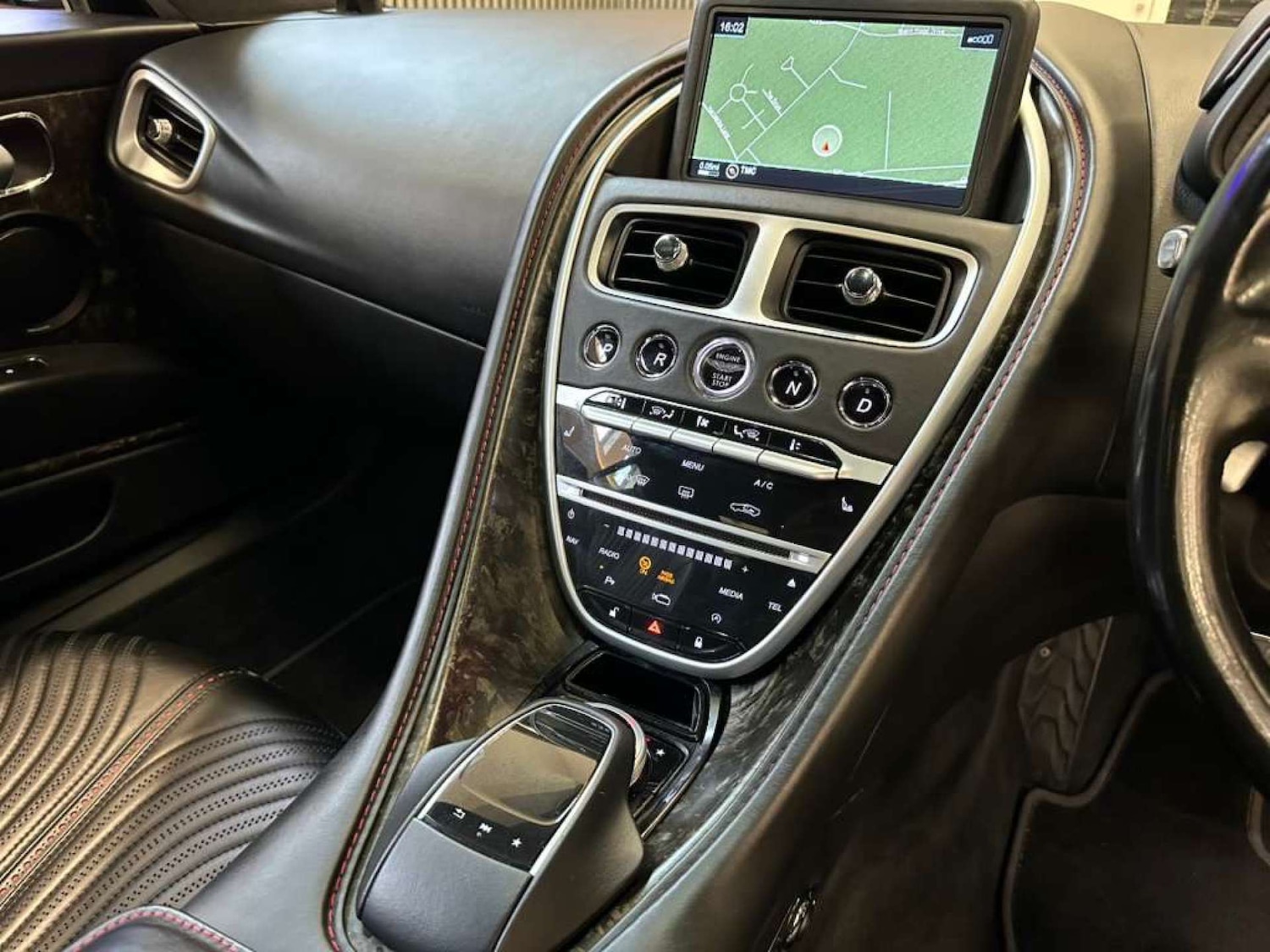 Used Aston Martin DB11 2017 for sale - 76354258: Photo 12