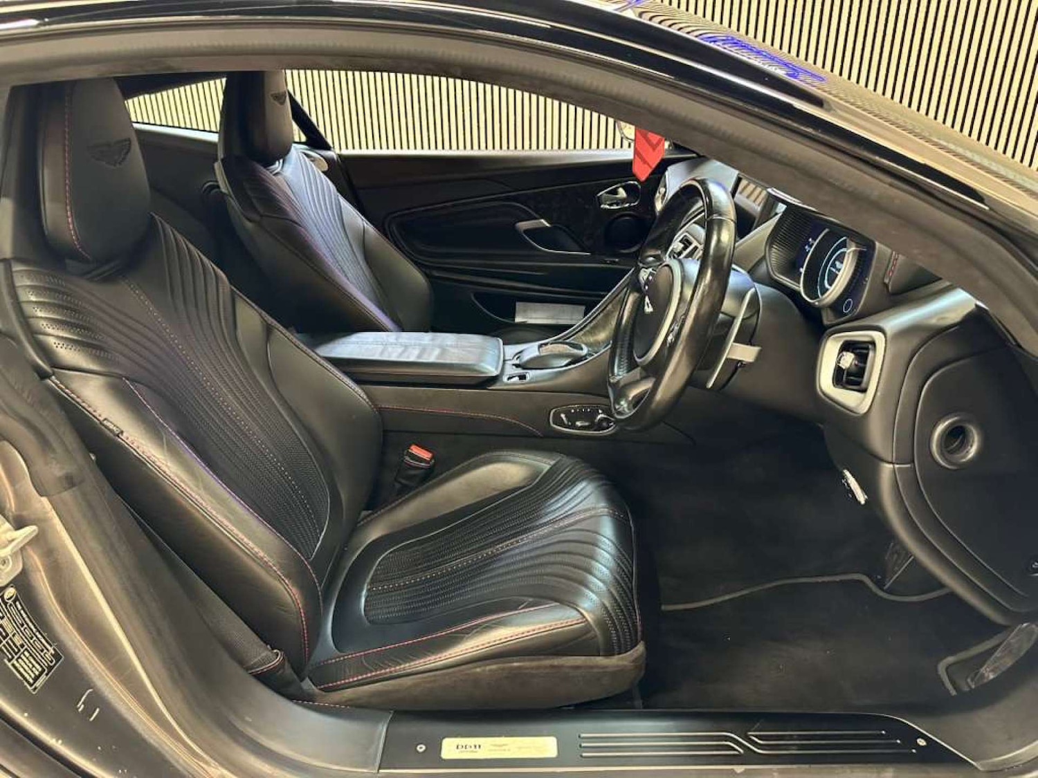 Used Aston Martin DB11 2017 for sale - 76354258: Photo 16