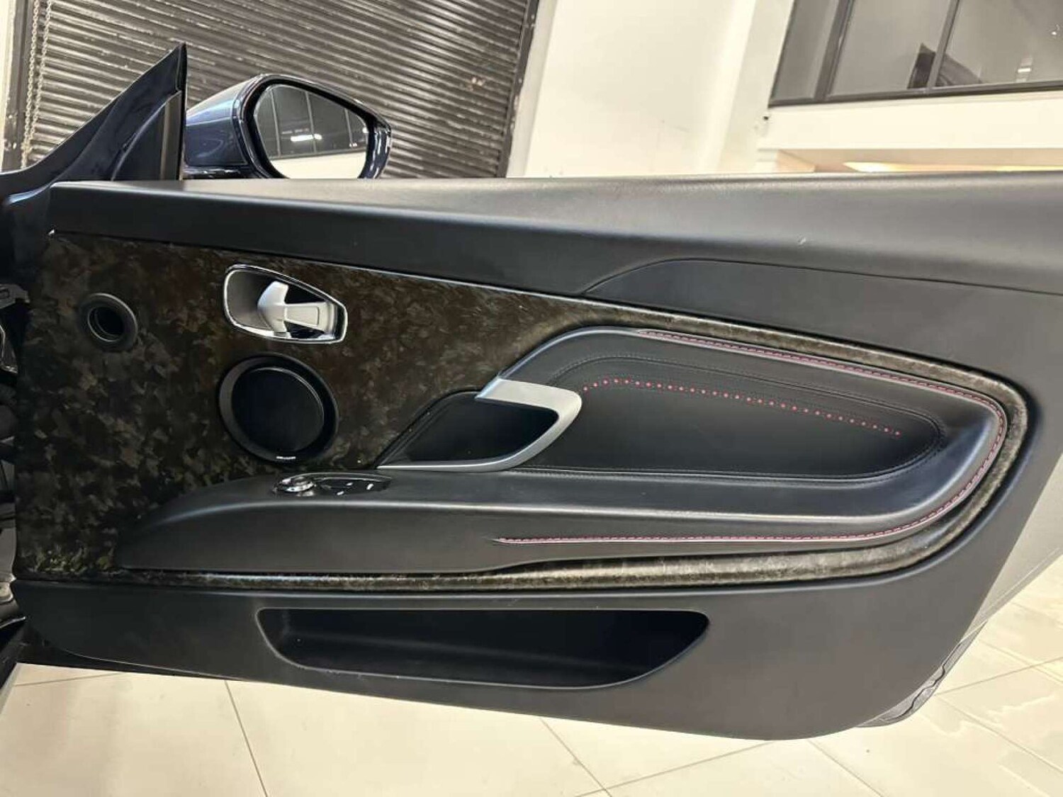 Used Aston Martin DB11 2017 for sale - 76354258: Photo 27