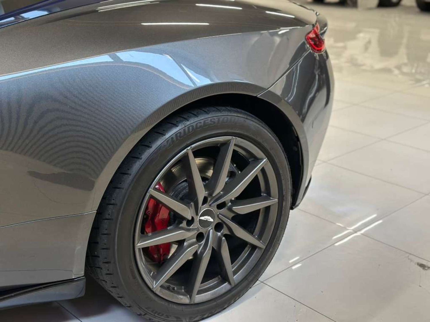Used Aston Martin DB11 2017 for sale - 76354258: Photo 28