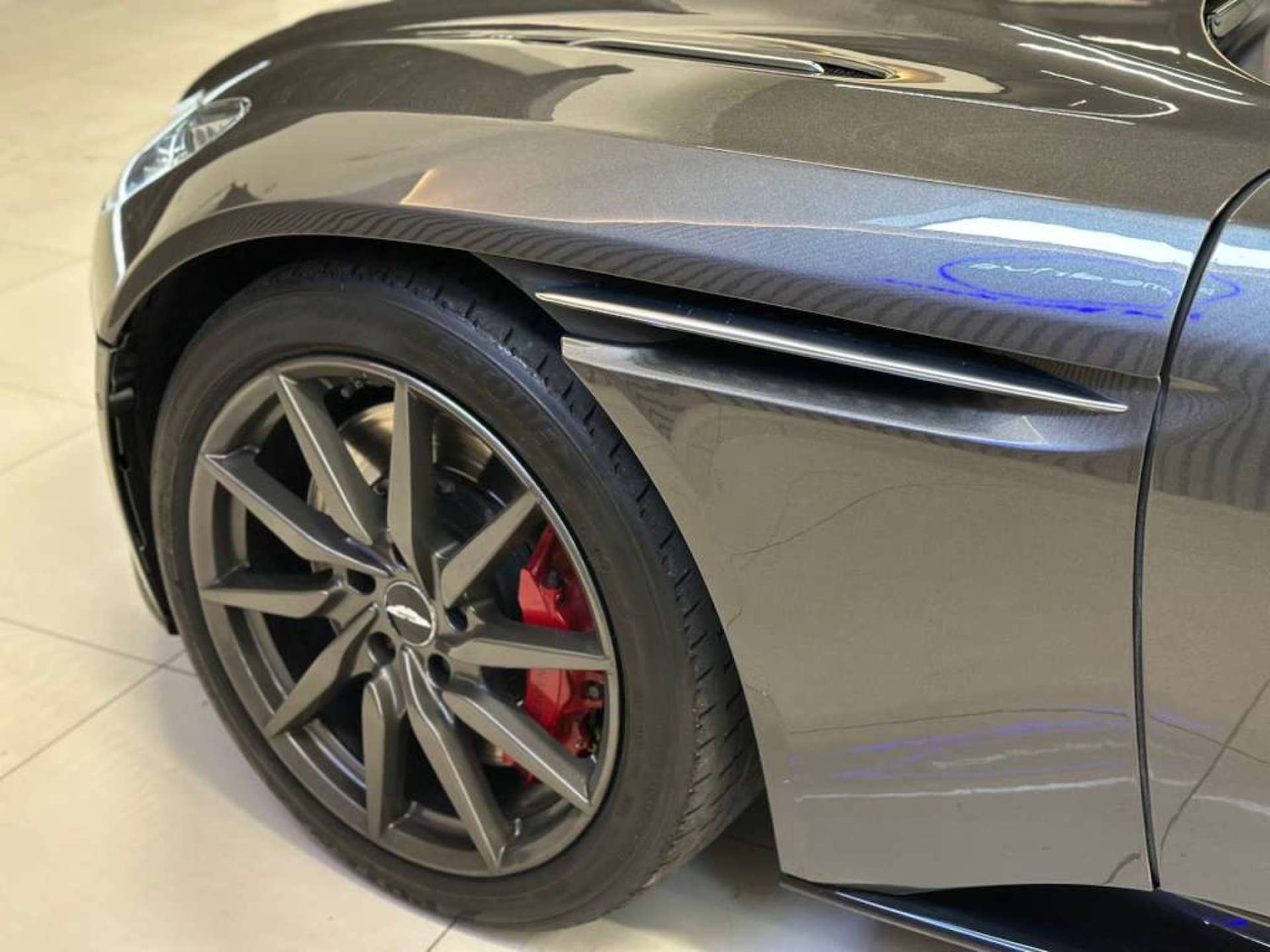 Used Aston Martin DB11 2017 for sale - 76354258: Photo 29