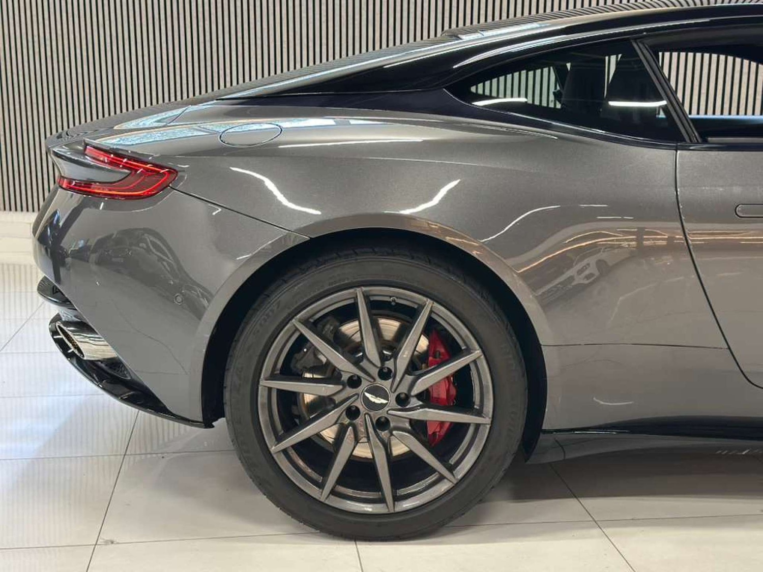 Used Aston Martin DB11 2017 for sale - 76354258: Photo 30