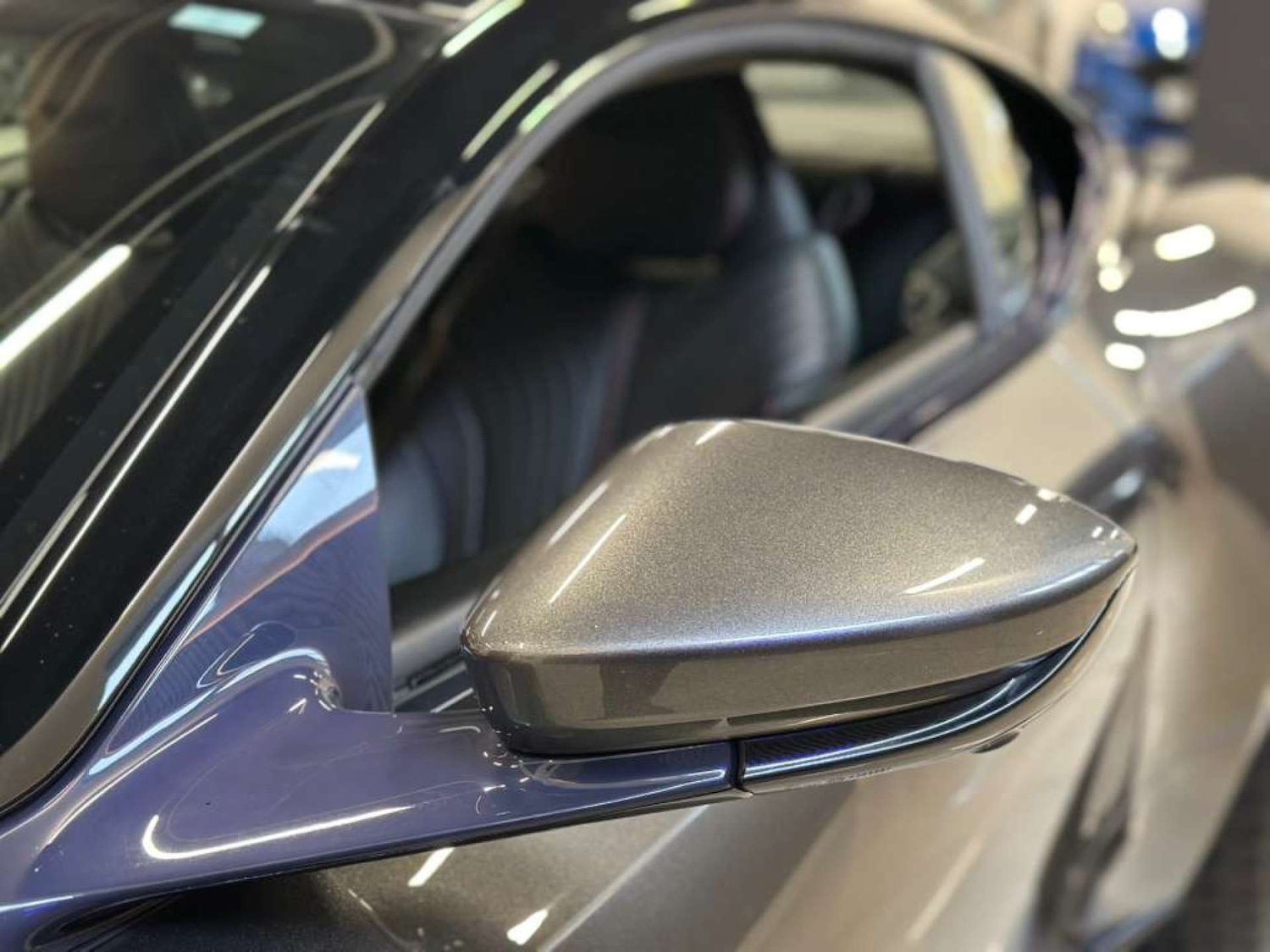 Used Aston Martin DB11 2017 for sale - 76354258: Photo 38