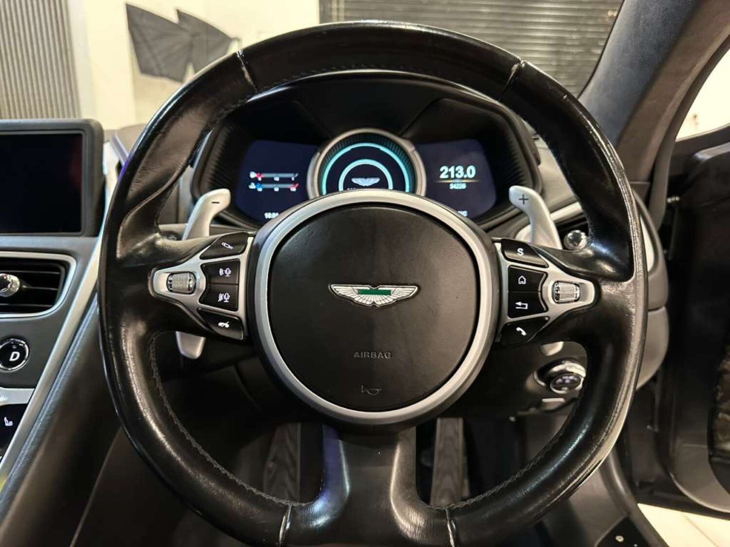 Used Aston Martin DB11 2017 for sale - 76354258: Photo 39
