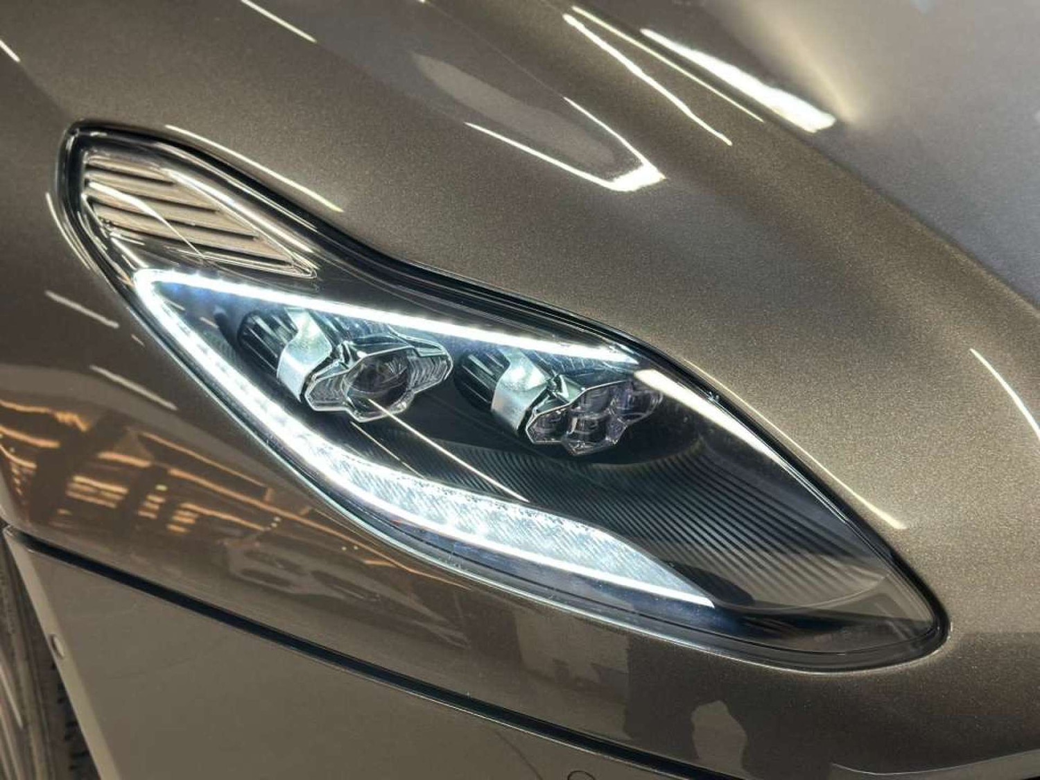 Used Aston Martin DB11 2017 for sale - 76354258: Photo 41