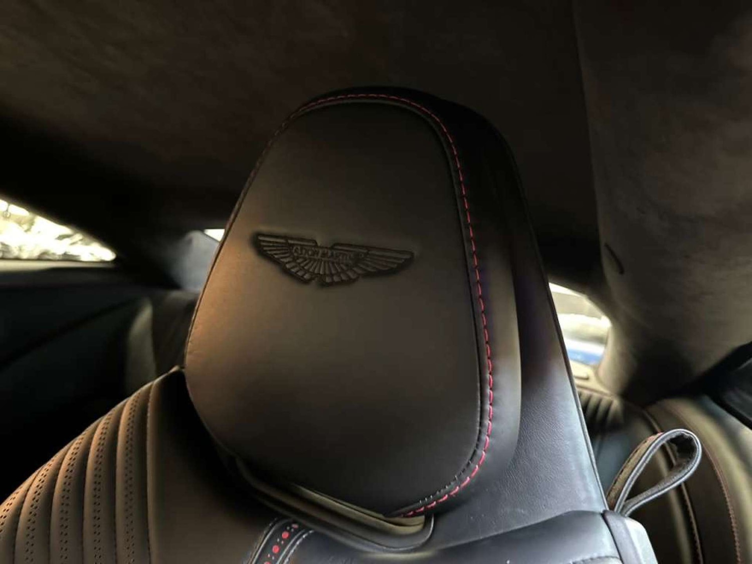 Used Aston Martin DB11 2017 for sale - 76354258: Photo 44