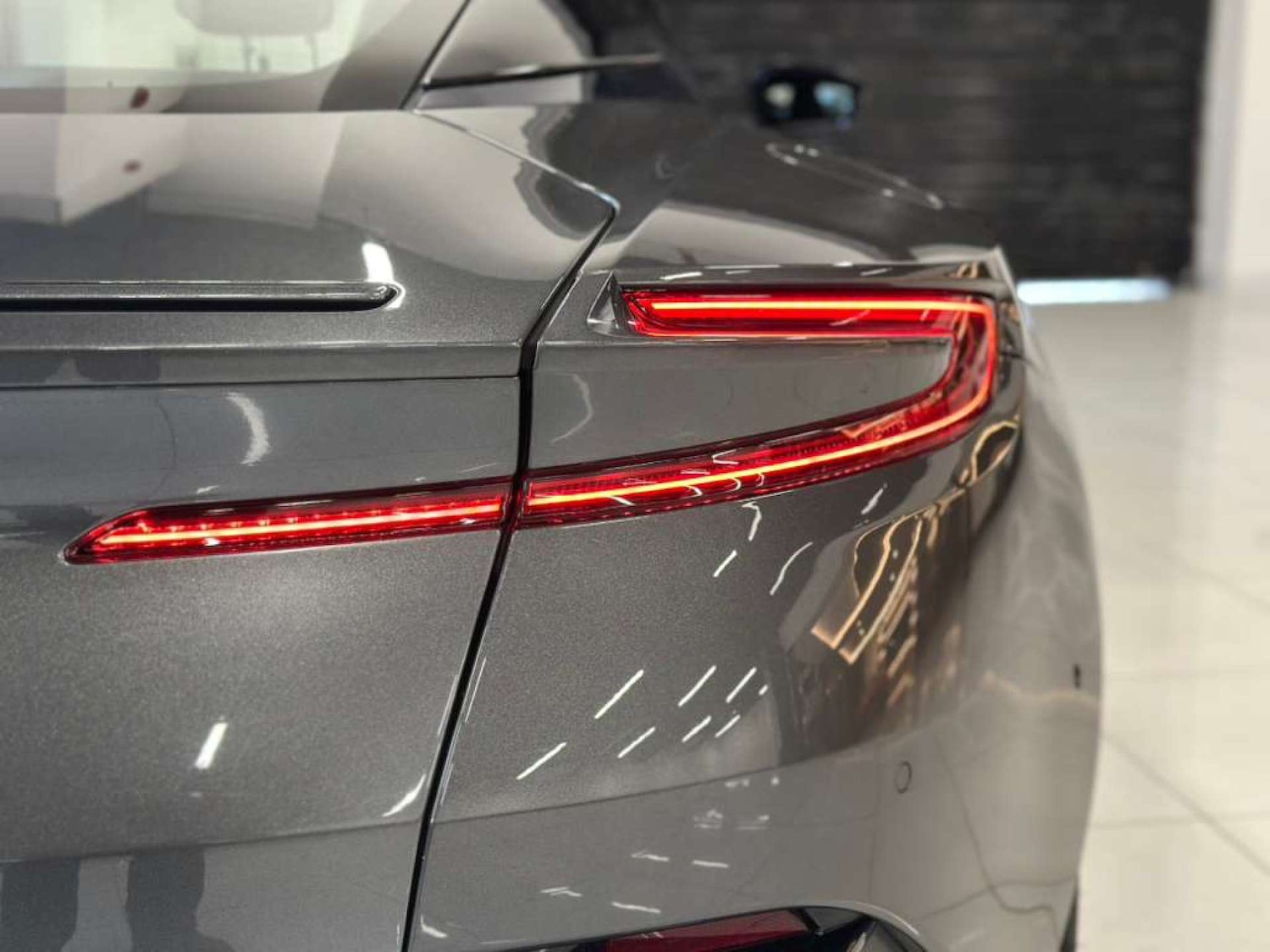 Used Aston Martin DB11 2017 for sale - 76354258: Photo 45