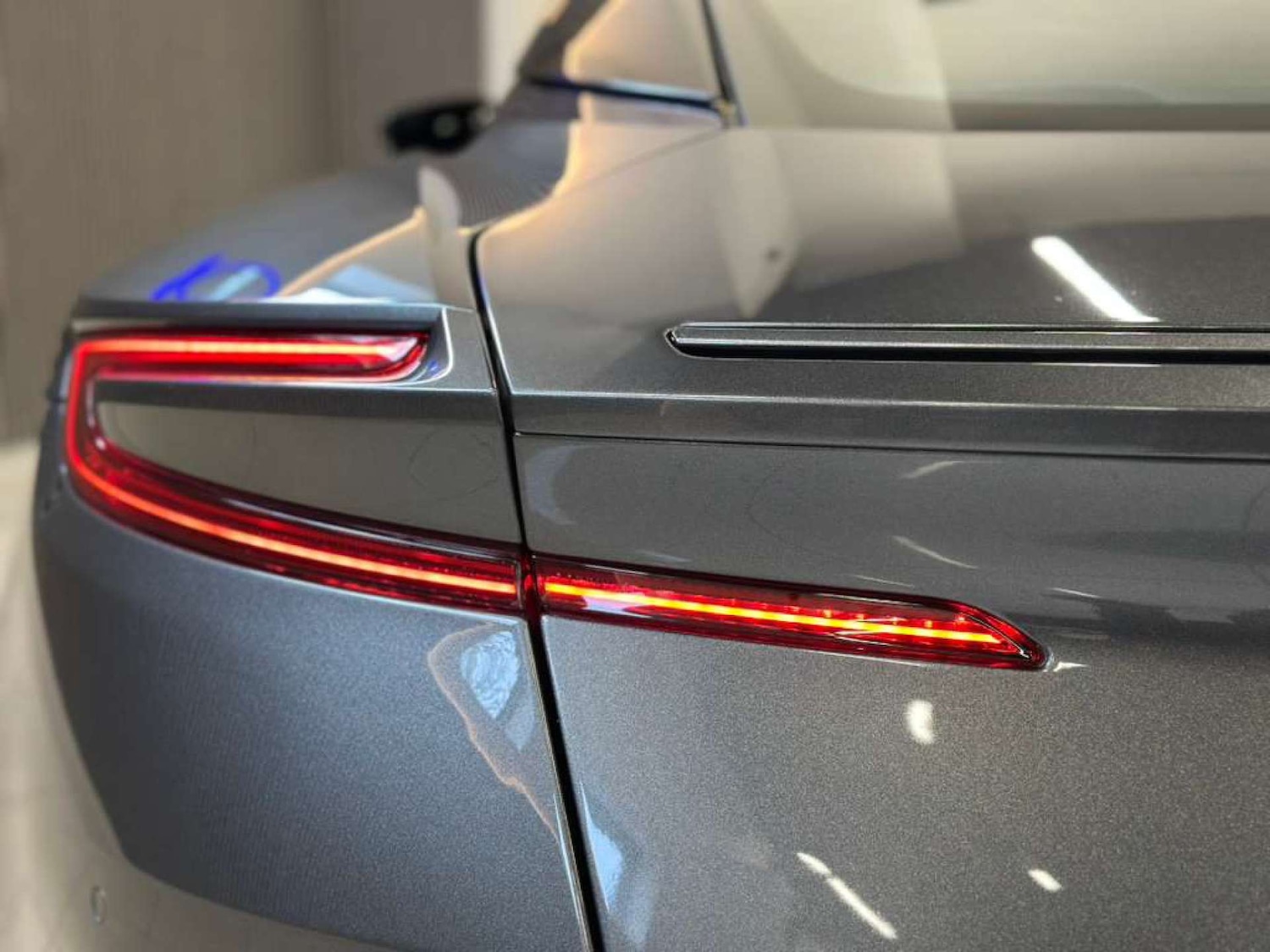 Used Aston Martin DB11 2017 for sale - 76354258: Photo 54