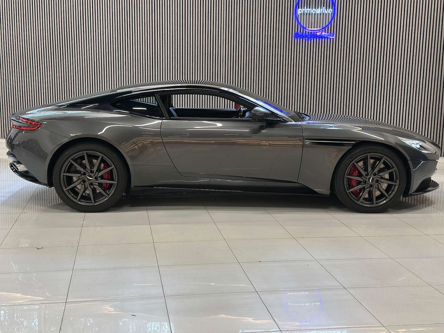 Used Aston Martin DB11 2017 for sale - 76354258: Photo 9
