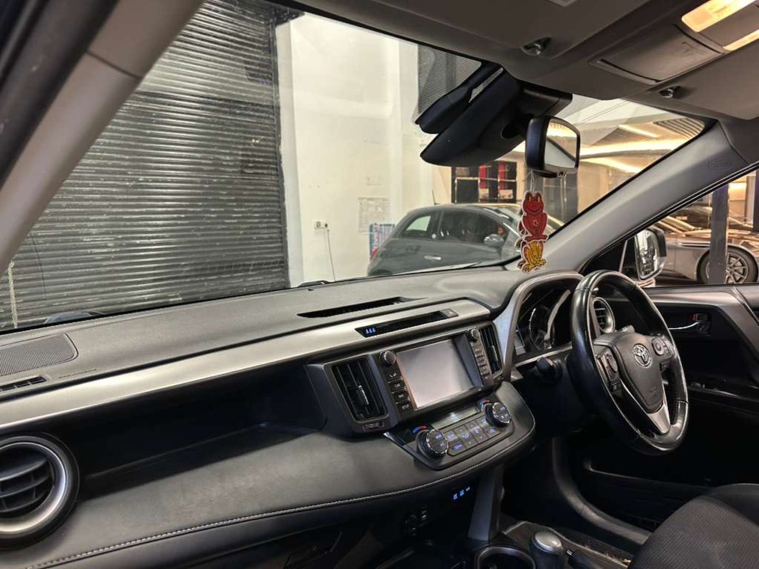 Used Toyota RAV4 2017 for sale - 76395514: Photo 12