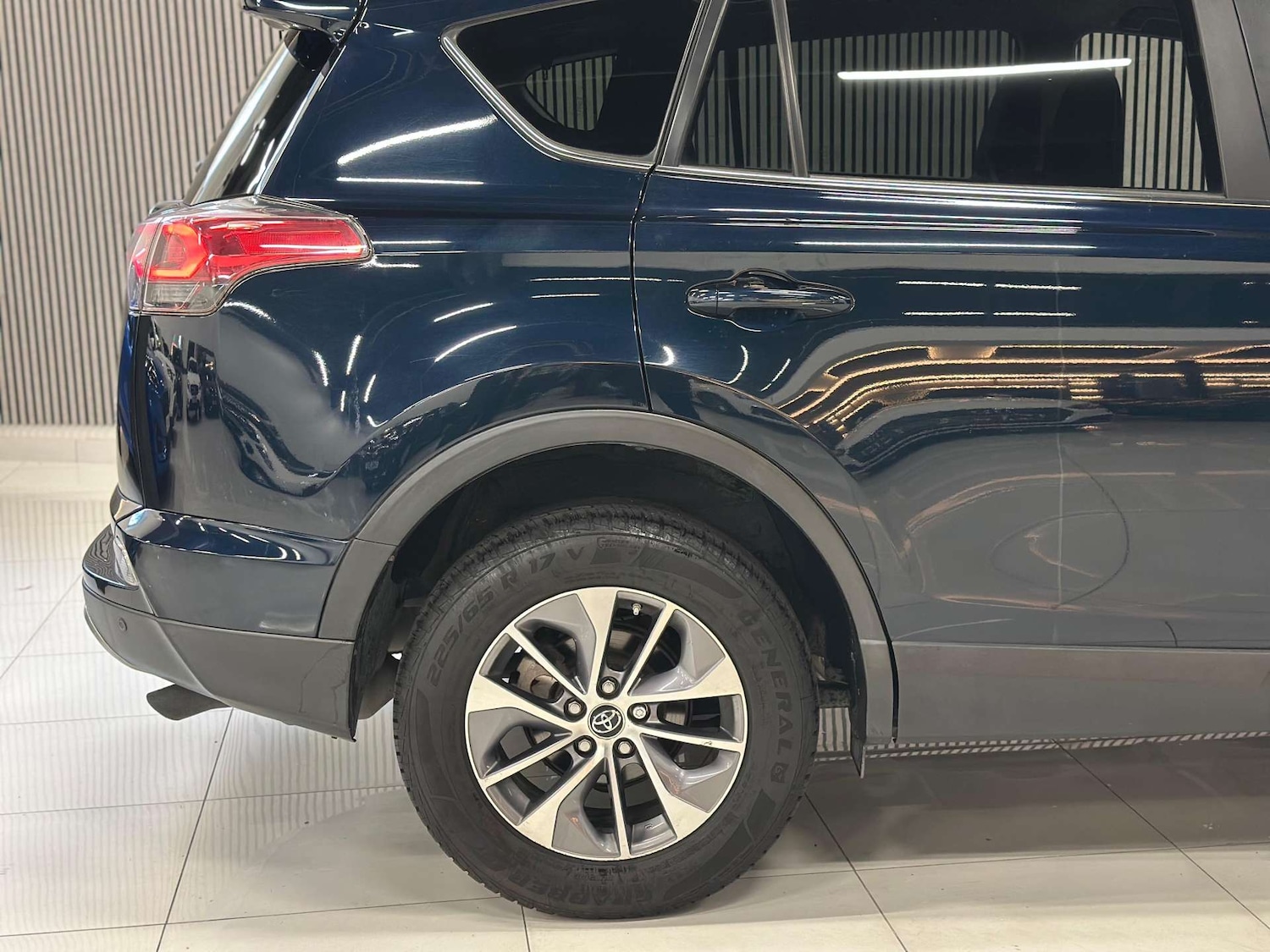 Used Toyota RAV4 2017 for sale - 76395514: Photo 28