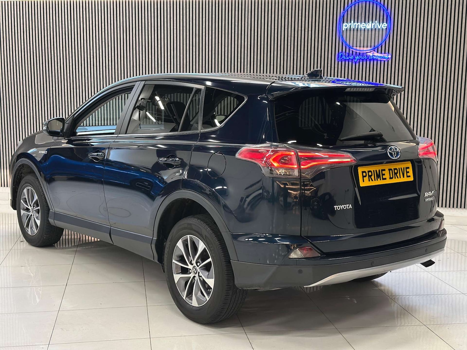 Used Toyota RAV4 2017 for sale - 76395514: Photo 4