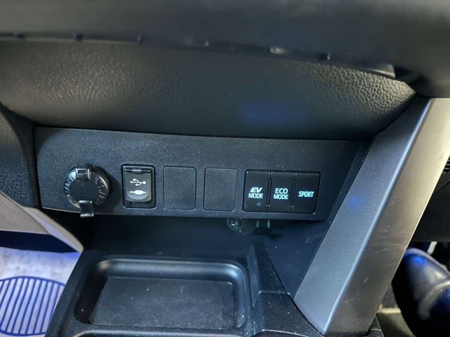 Used Toyota RAV4 2017 for sale - 76395514: Photo 43