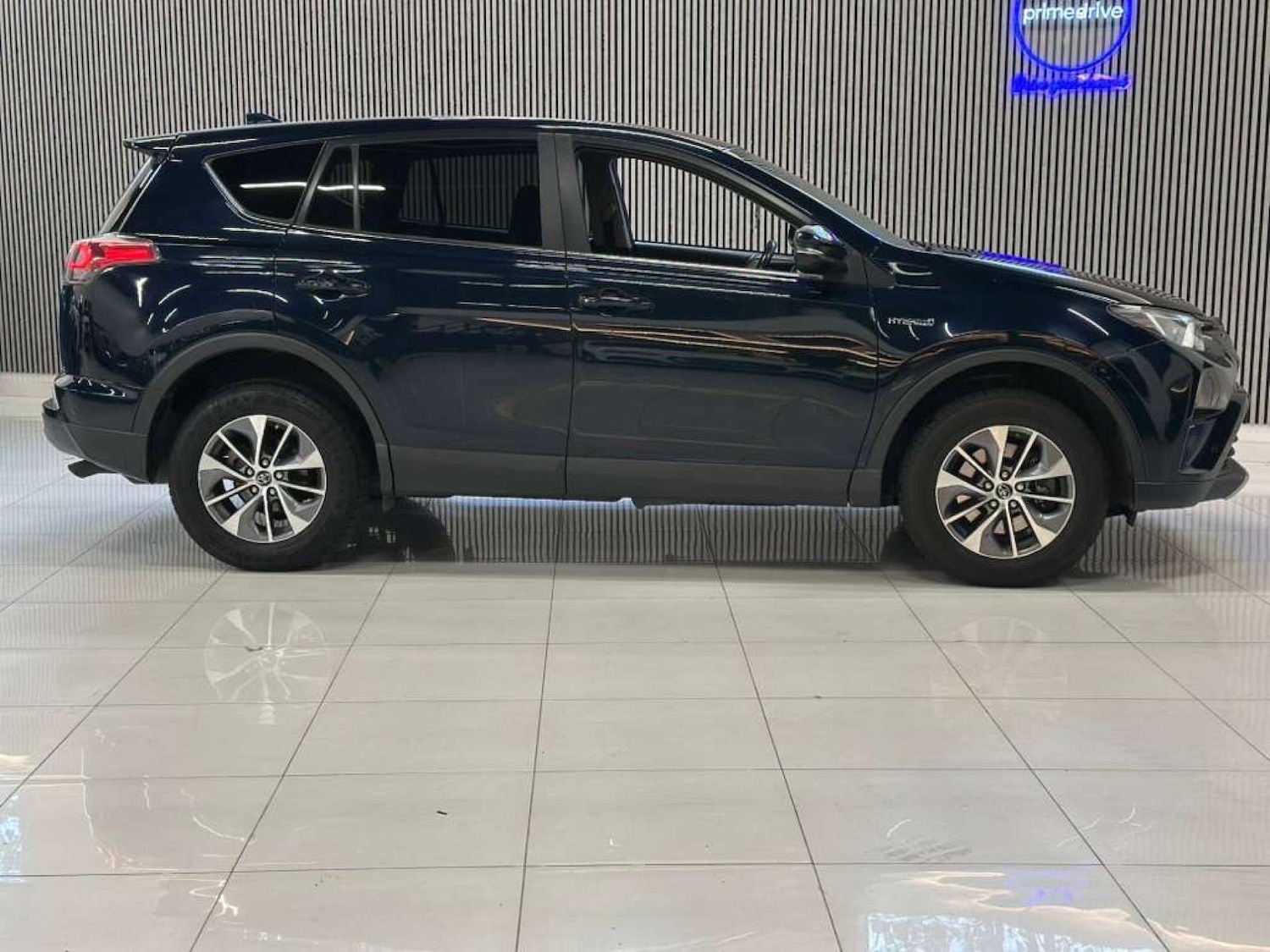 Used Toyota RAV4 2017 for sale - 76395514: Photo 9