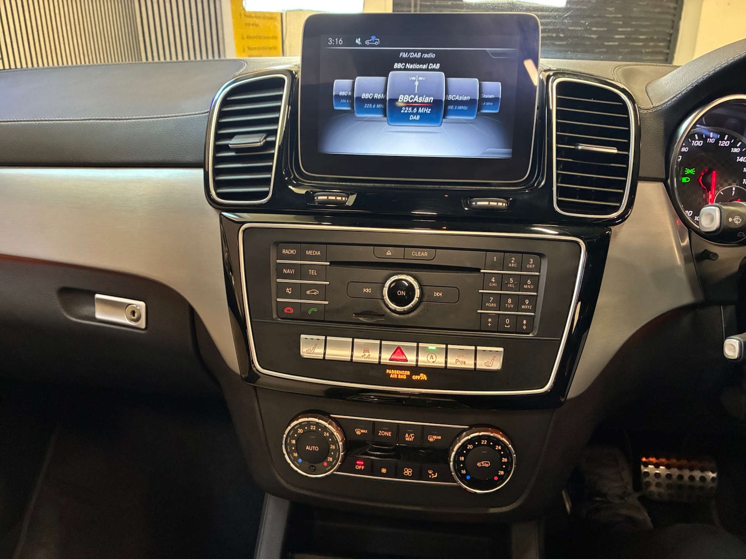 Used Mercedes-Benz GLE 2018 for sale - 76527111: Photo 33