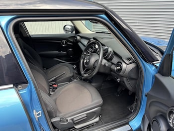 Used MINI Hatch 2018 for sale - 75981821: Photo