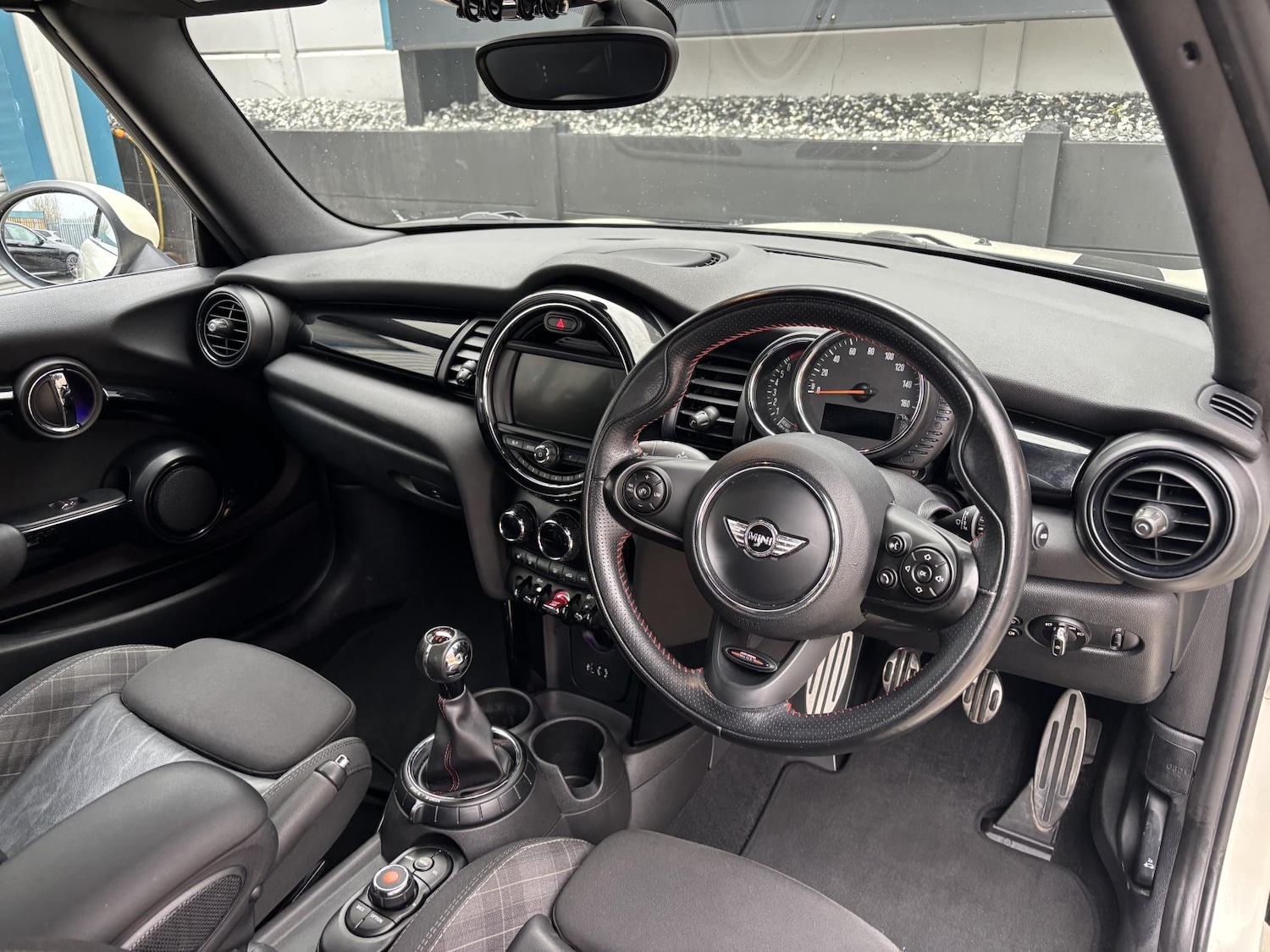 Used MINI Convertible 2018 for sale - 77997183: Photo 2