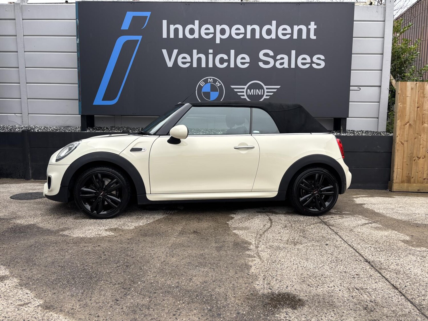 Used MINI Convertible 2018 for sale - 77997183: Photo 22