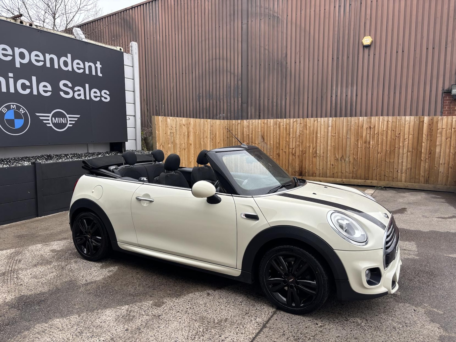 Used MINI Convertible 2018 for sale - 77997183: Photo 37