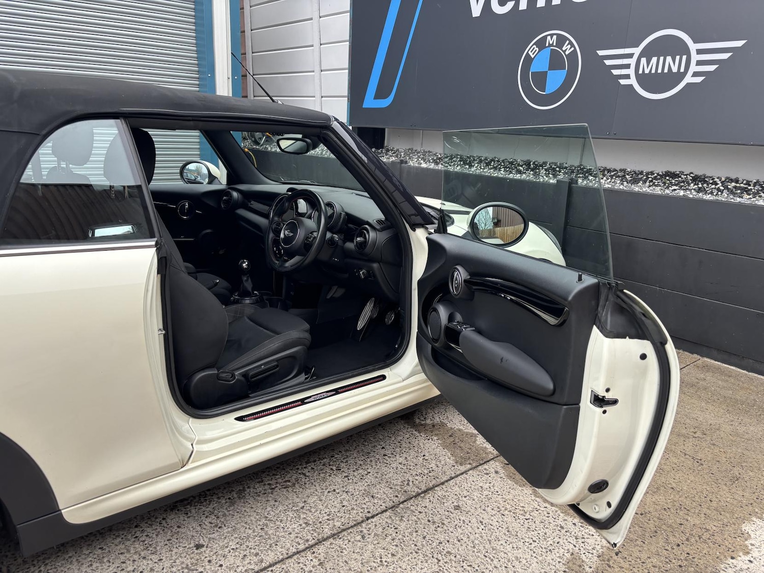 Used MINI Convertible 2018 for sale - 77997183: Photo 4