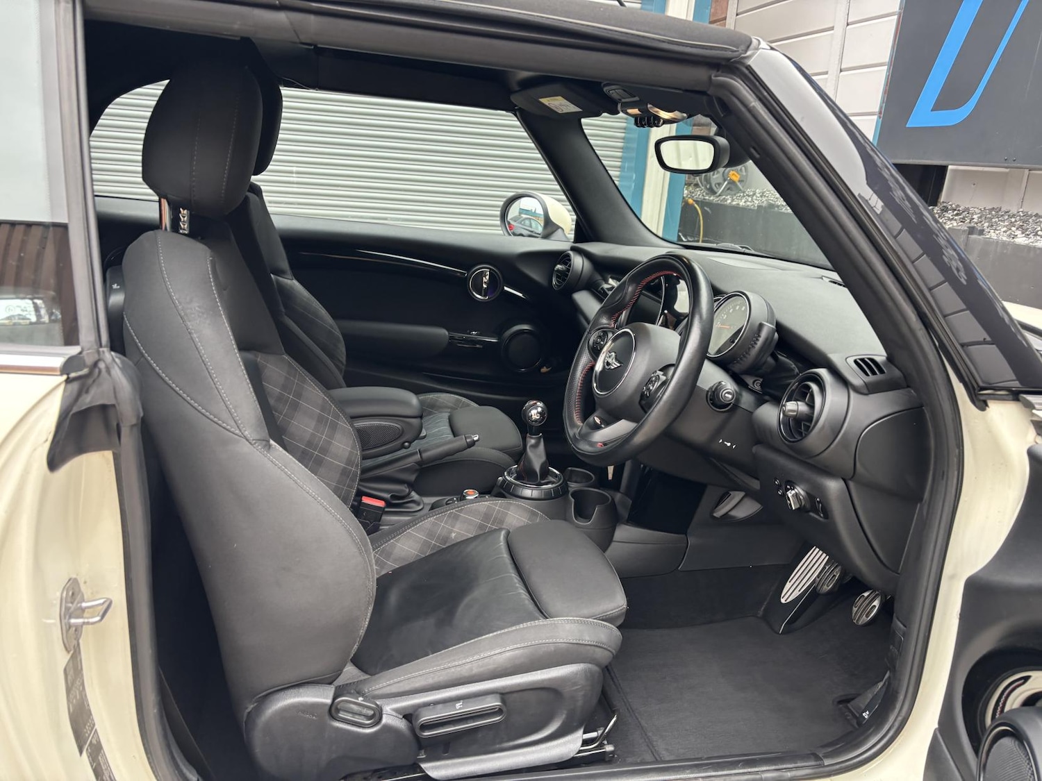 Used MINI Convertible 2018 for sale - 77997183: Photo 8