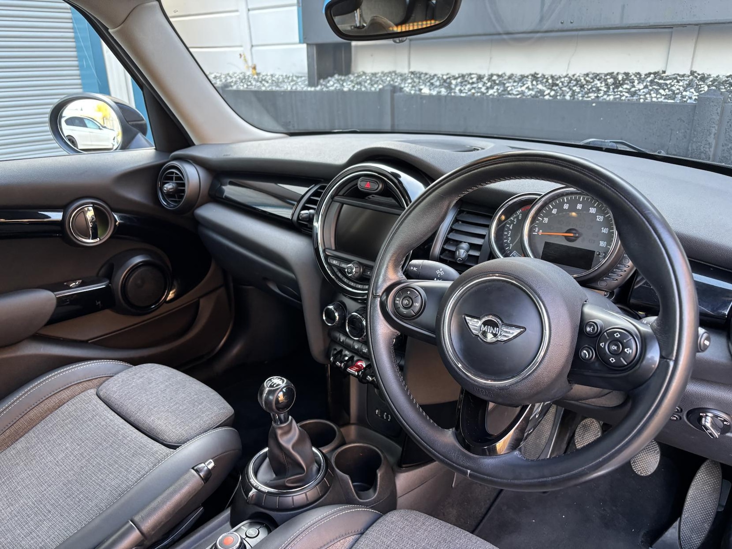 Used MINI Hatch 2015 for sale - 76494351: Photo 2