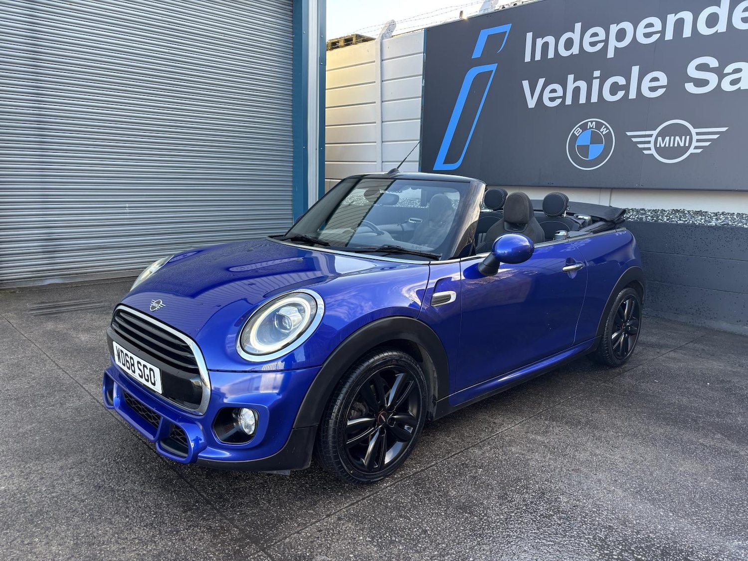 Used MINI Convertible 2018 for sale - 76807345: Photo 1
