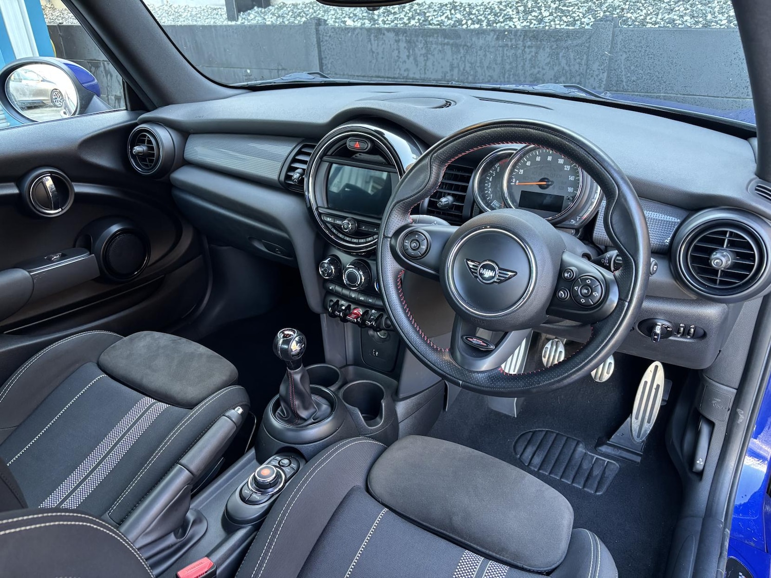Used MINI Convertible 2018 for sale - 76807345: Photo 2