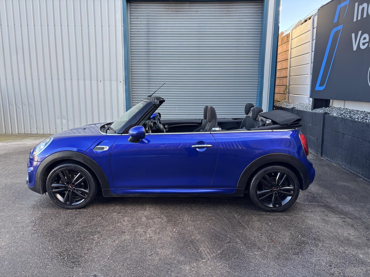 Used MINI Convertible 2018 for sale - 76807345: Photo 26