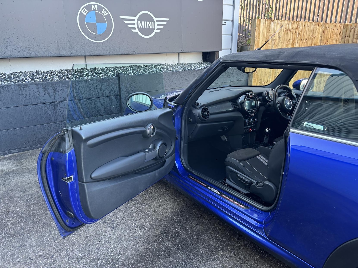 Used MINI Convertible 2018 for sale - 76807345: Photo 32