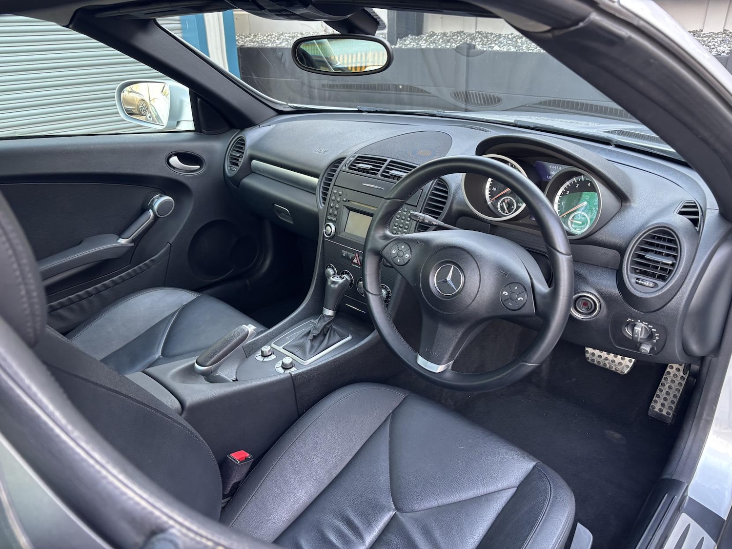 Used Mercedes-Benz SLK 2010 for sale - 76722768: Photo 2