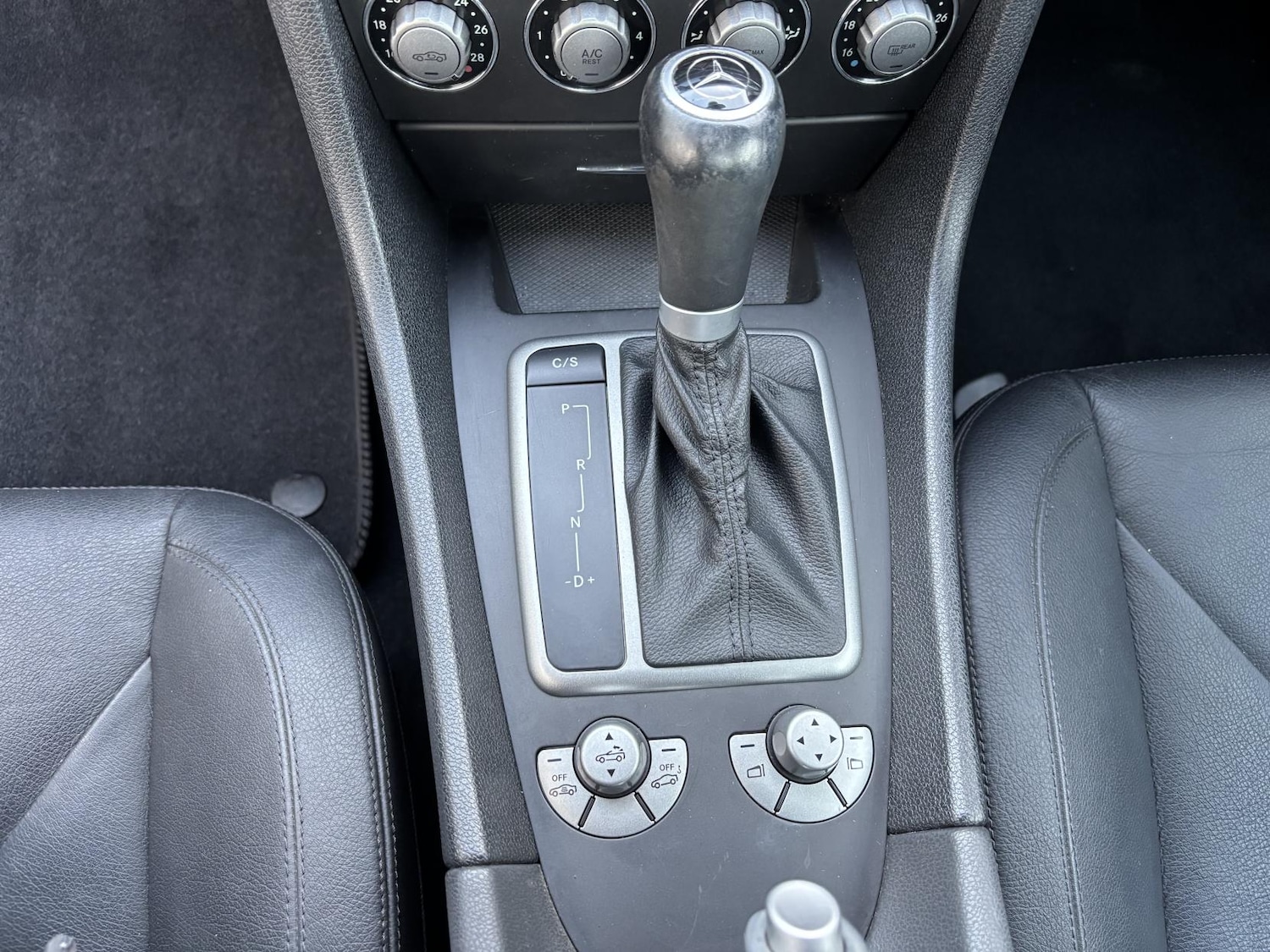 Used Mercedes-Benz SLK 2010 for sale - 76722768: Photo 35