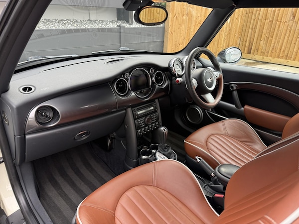Used MINI Convertible 2007 for sale - 76226131: Photo 2