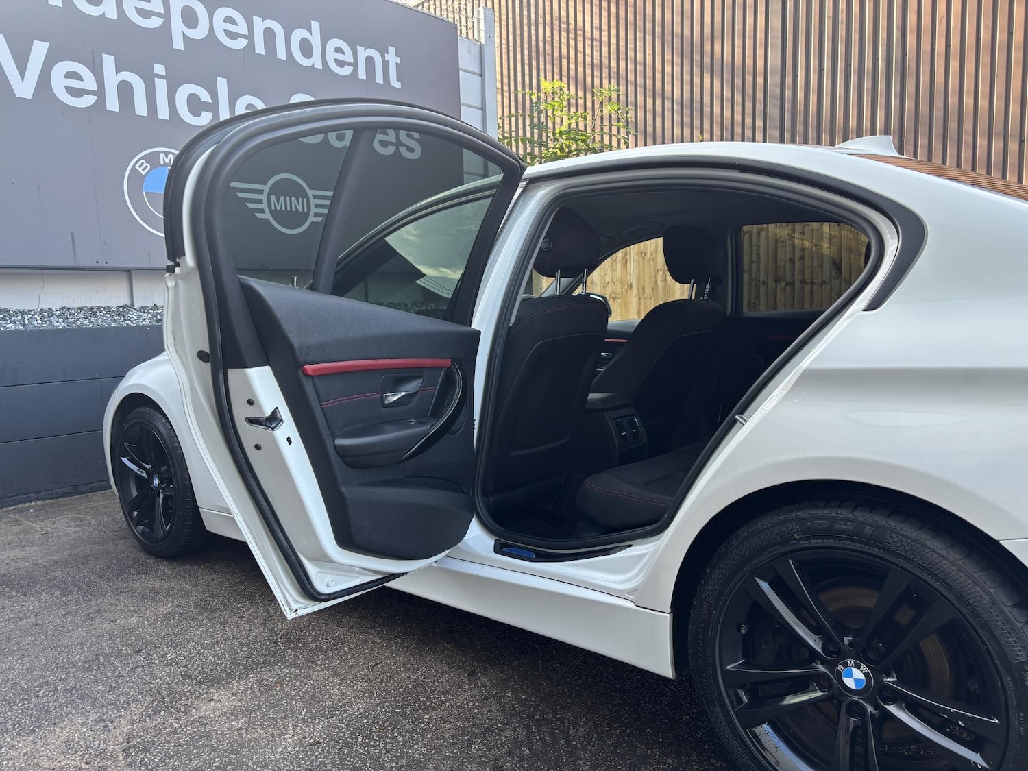 Used BMW 3 Series 2016 for sale - 76480159: Photo 30