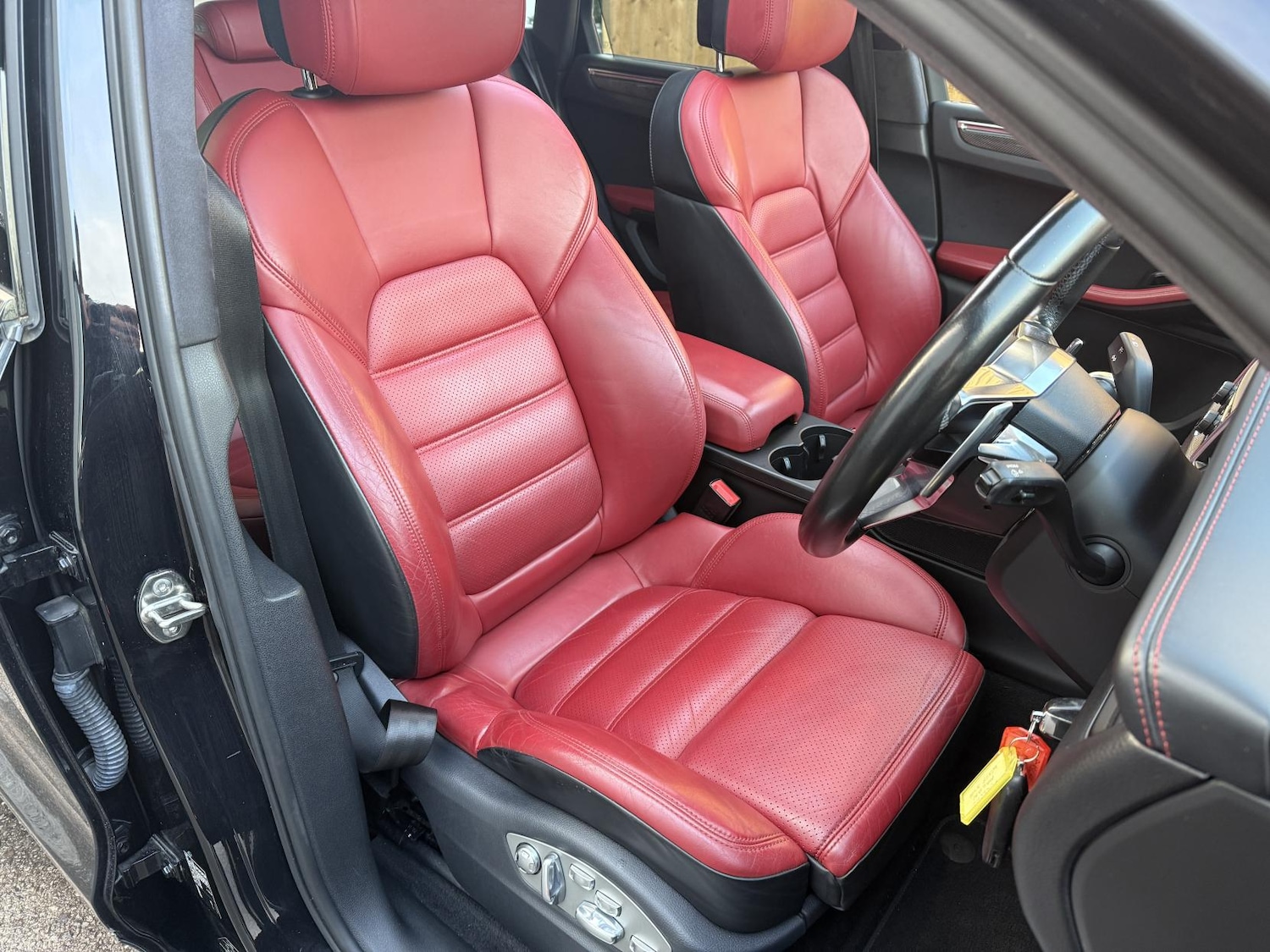 Used Porsche Macan 2015 for sale - 76363508: Photo 2