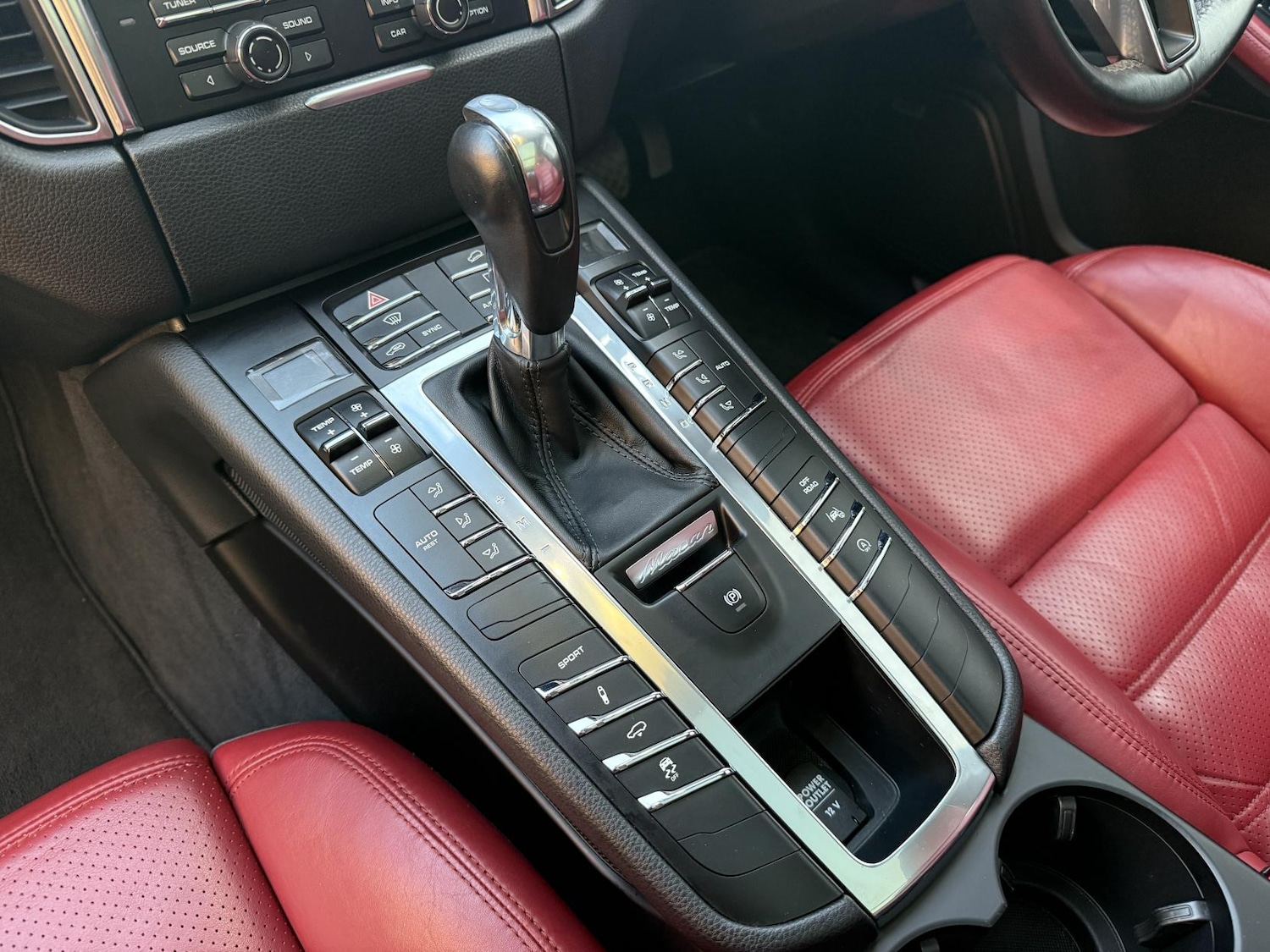 Used Porsche Macan 2015 for sale - 76363508: Photo 28