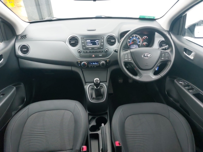 Used Hyundai i10 2017 for sale - 76397439: Photo 2