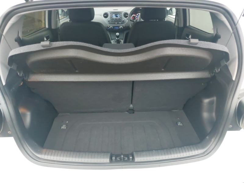 Used Hyundai i10 2017 for sale - 76397439: Photo 8