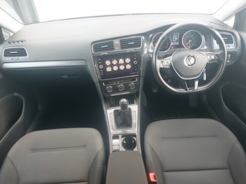 Used Volkswagen Golf 2017 for sale - 77183552: Photo