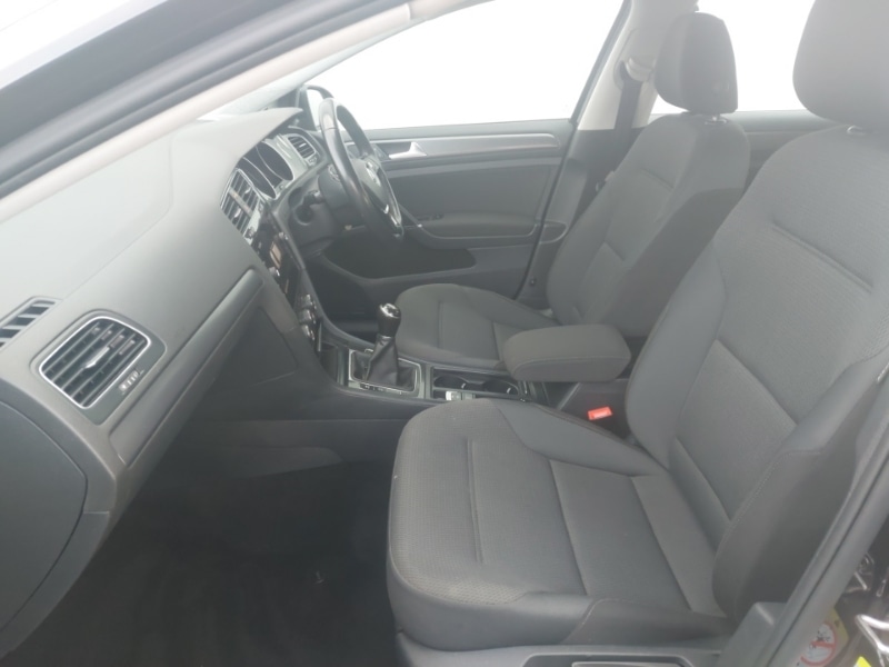 Used Volkswagen Golf 2017 for sale - 77183552: Photo 5